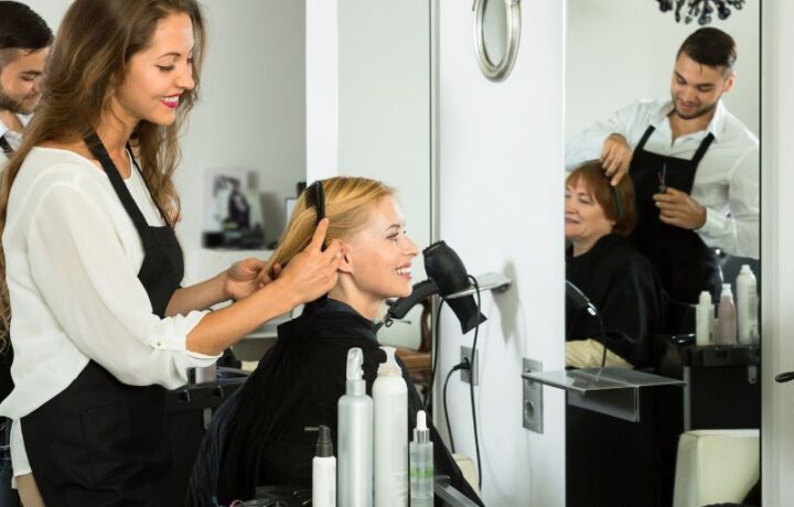 Die Geheimnisse hinter den Kulissen: Ein Blick in den Alltag eines Friseurs
