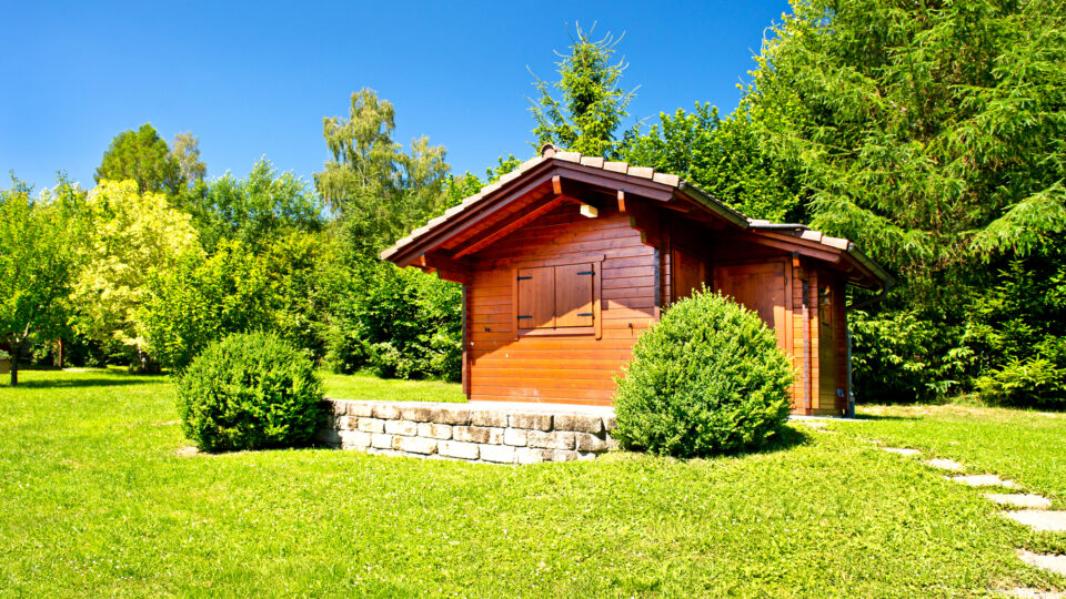 Clever sparen beim Gartenhauskauf: Wann sich B-Ware lohnt